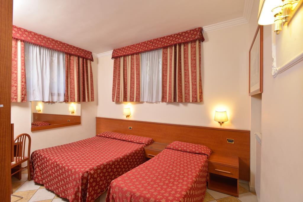 Hotel Chicago Roma Exterior foto